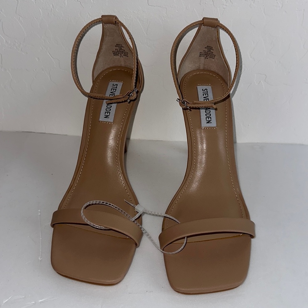 STEVE MADDEN SHAYE TAN HEEL